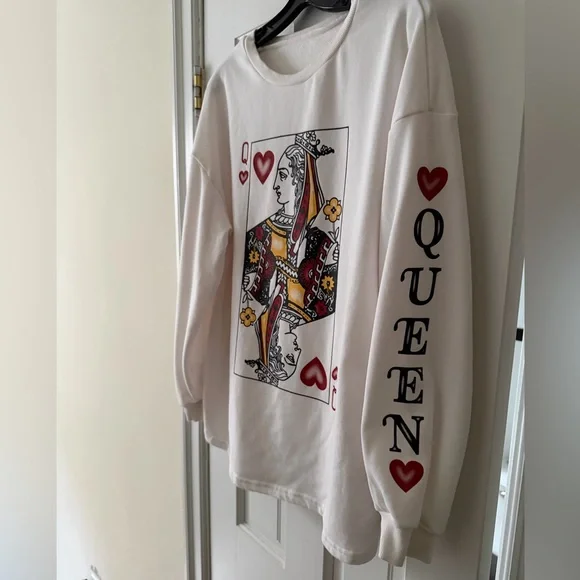 Women’s Lightweight Queen of Hearts Graphic Sweatshirt From Amazon - Picture 8 of 11